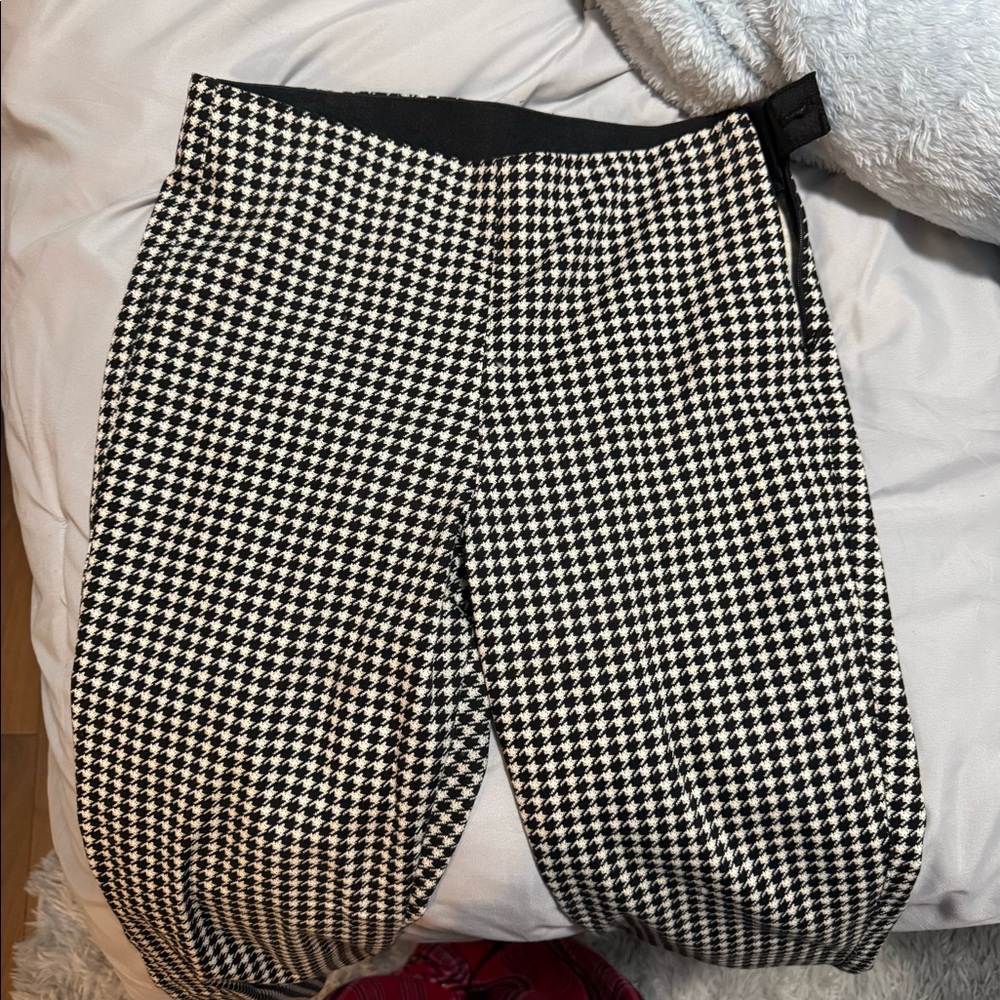 Black and white old navy dress pants size 0